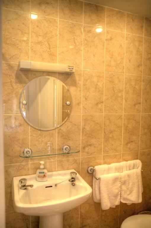 Bed and Breakfast Friars Quarter House Баллинроб Номер фото